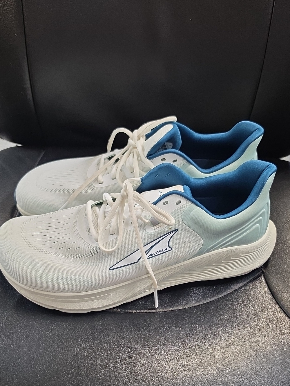 Altra Men's White and Blue Athletic Running Shoes